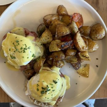 Willow Room - Eggs Benedict - Wine Bars Near Me - Chicago, Illinois