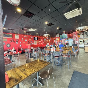 Beth's Burger Bar - Inside seating area - Burgers Near Me - Orlando, Florida