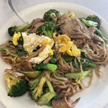Thai Café - Pad see-ew thin noodles - Thai Near Me - Springfield, Virginia