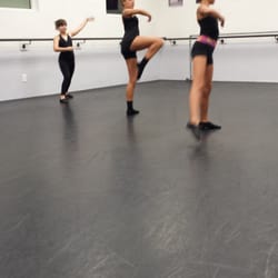 Final Step Dance Academy - Modern Afro class