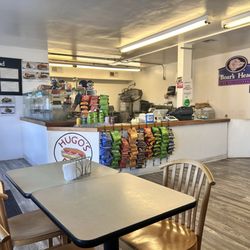 Hugo's Deli - Interior