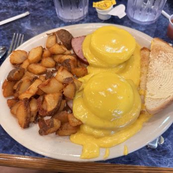 Abel's Diner - The hollandaise sauce had a weird color to it. tasted funny too. - Diners Near Me - Schertz, Texas Abel's Diner - The hollandaise sauce had a weird color to it. tasted funny too. - Diners Near Me - Schertz, Texas