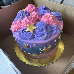 The cake from our order. The cupcakes were gone before I could get a picture! The cake from our order. The cupcakes were gone before I could get a picture!