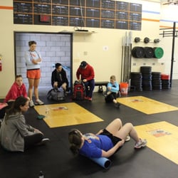 CrossFit Ocean Beach - Chatting and forming friendships is part of the CrossFit OB experience