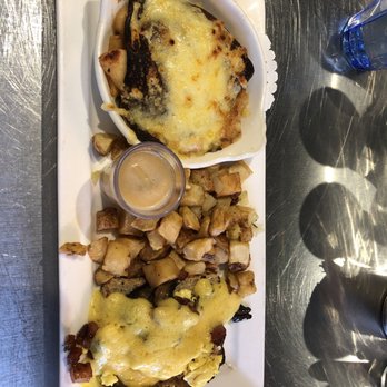Cochon Dingue - Breakfast & Brunch Near Me - Quebec City, Quebec Cochon Dingue - Breakfast & Brunch Near Me - Quebec City, Quebec