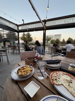 Eno's Pizza Tavern by null