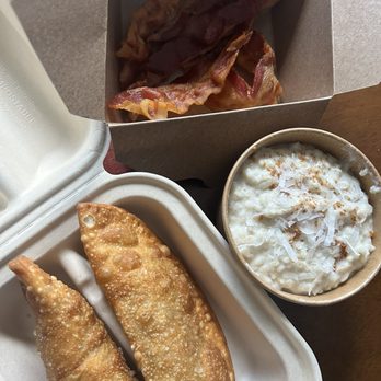 The Farmer's House Restaurant - Empanadas, oatmeal, bacon! - American Near Me - Springfield, Massachusetts The Farmer's House Restaurant - Empanadas, oatmeal, bacon! - American Near Me - Springfield, Massachusetts