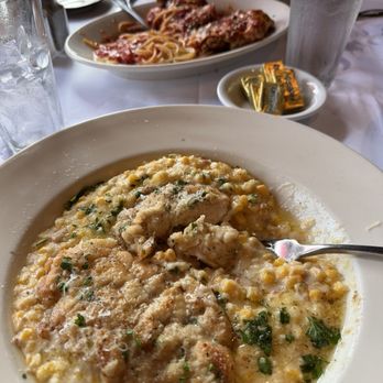 Gianni's Cafe - Linguine Vongole, Chicken Parmigiana & Special Garlic Chicken in Corn - Italian Near Me - Palatine, Illinois
