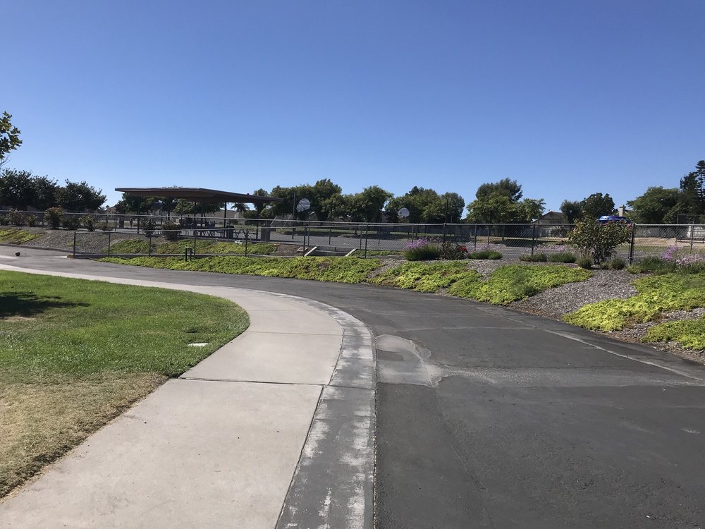 EASTLAKE ELEMENTARY SCHOOL Updated October 2024 13 Photos 1955