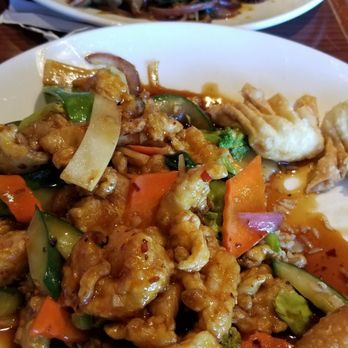 Hong Kong Kitchen - Chicken and shrimp & Mongolian beef - Cantonese Near Me - Phoenix, Arizona