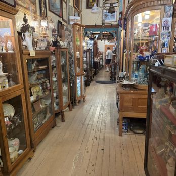 Emily's Antique Corner - Antiques Near Me - Folsom, California