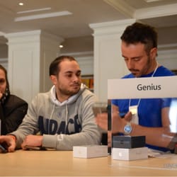 Apple Via Roma - La nuova Genius Bar "spalla a spalla"