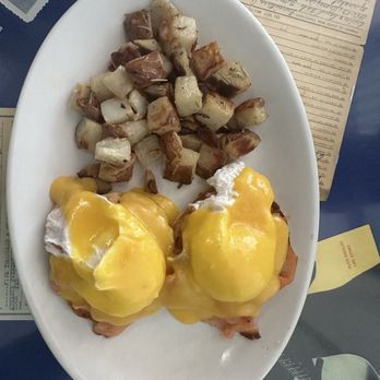 The Templeton - Salmon eggs benny - Breakfast & Brunch Near Me - Vancouver, British Columbia