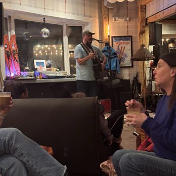 Après Only - Live vibes - Bars Near Me - Stowe, Vermont