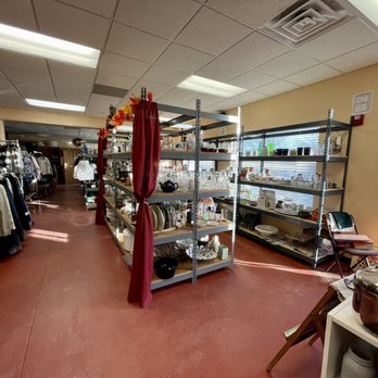 Hand Me-Ups Thrift Store - Kitchen and dining - Thrift Stores Near Me - Omaha, Nebraska