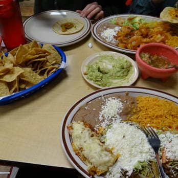 La Rancherita - Table before we dig in for the good stuff. - Mexican Near Me - Rock Island, Illinois La Rancherita - Table before we dig in for the good stuff. - Mexican Near Me - Rock Island, Illinois