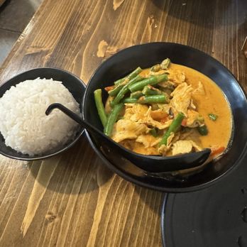 D E Thai Kitchen - Downtown - Chicken curry - Thai Near Me - Las Vegas, Nevada D E Thai Kitchen - Downtown - Chicken curry - Thai Near Me - Las Vegas, Nevada