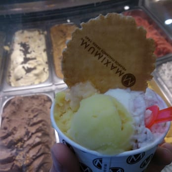 Maximum - Cantaloupe, yogurt with berries and passion fruit - Ice Cream & Frozen Yogurt Near Me - Barcelona, B Maximum - Cantaloupe, yogurt with berries and passion fruit - Ice Cream & Frozen Yogurt Near Me - Barcelona, B