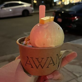AWAN - Split scoop of mango and vanilla - Ice Cream & Frozen Yogurt Near Me - West Hollywood, California