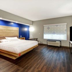 Tru by Hilton Syracuse-Camillus - Guest room