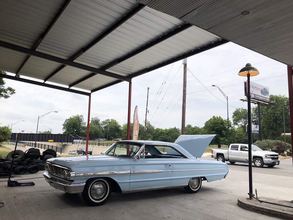 Palacio Tire and Muffler Shop, New Braunfels Roadtrippers
