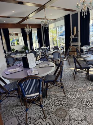 The Syren Oyster & Cocktail Bar by null