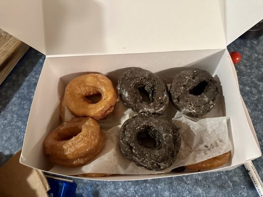 Krumpe's Do-Nut Shop by null