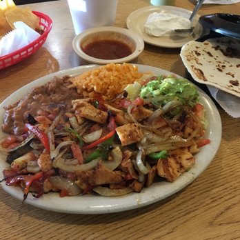 Taqueria La Tapatia 4 - Chicken fajitas - Mexican Near Me - Sinton, Texas Taqueria La Tapatia 4 - Chicken fajitas - Mexican Near Me - Sinton, Texas