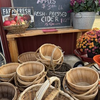 Old World Apples - Baskets for picking. - Pick Your Own Farms Near Me - Ridgefield, Washington