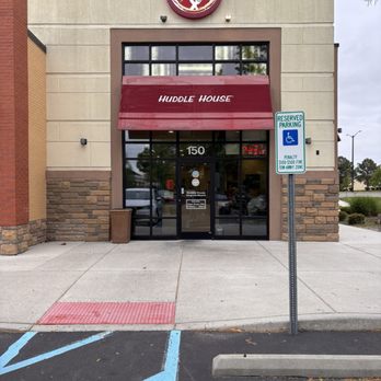 Huddle House - Outside of restaurant - Breakfast & Brunch Near Me - Virginia Beach, Virginia
