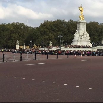 Buckingham Palace - Landmarks & Historical Buildings Near Me - London, XGL Buckingham Palace - Landmarks & Historical Buildings Near Me - London, XGL