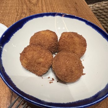 El Pimpi - Croquettes-Mixed Meat Confit - Dive Bars Near Me - Málaga, Massachusetts