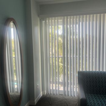 WorldMark Anaheim - Towels with hairs and counters with water and blinds not ready after 1.30 mins wait room wasn't ready - Hotels Near Me - Anaheim, California