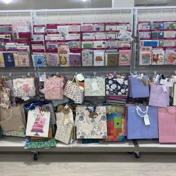Homegoods - 4/'25 - Cute Greeting Cards & Gift Bags - Home Decor Near Me - Ventura, California Homegoods - 4/'25 - Cute Greeting Cards & Gift Bags - Home Decor Near Me - Ventura, California