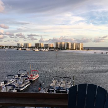 Tailfins Waterfront Grill - Seafood Near Me - Destin, Florida