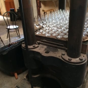 Samuel's Gorge - Grab a glass - Wineries Near Me - McLaren Vale, SA Samuel's Gorge - Grab a glass - Wineries Near Me - McLaren Vale, SA