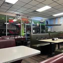 Brooklyn's Best Pizza & Pasta - Dining area