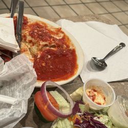 Leonoro's Restaurant - Lasagna & Meatballs Garden Salad