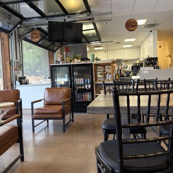 Bubbles & Brews Cafe - Sitting area - Bakeries Near Me - Alpine, California