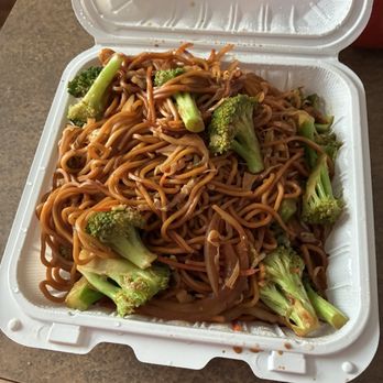 Frying Lemon Fish - Vegetable chow mein - Seafood Near Me - Everett, Washington Frying Lemon Fish - Vegetable chow mein - Seafood Near Me - Everett, Washington