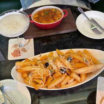 Enchanted Rose - Truffle fries and Crab mac & cheese - Lounges Near Me - Lake Buena Vista, Florida