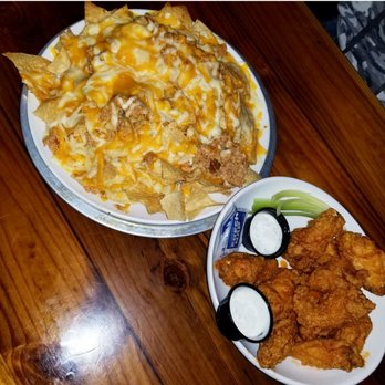 Miller's Ale House - Chicken Nachos (Original Recipe) and Buffalo Wings - American Near Me - Brandon, Florida