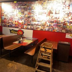 Pizza Pit - Inside.....