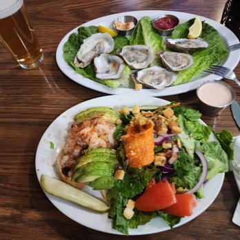 Powell's Steamer Co. & Pub - Went for oysters and salad. Overall,  well, I would say OK for a small town, can't expect more. - Seafood Near Me - Placerville, California