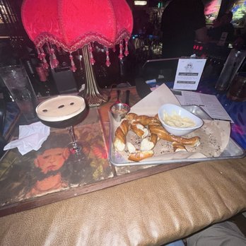 The Starving Artist - Dive Bars Near Me - Phoenix, Arizona