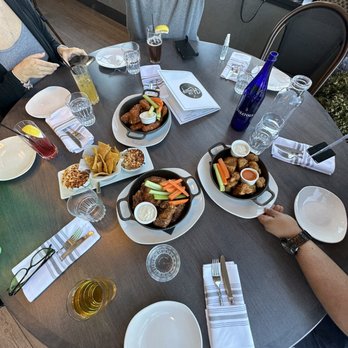 Hilltop Kitchen & Bar - 1st time dining - Wine Bars Near Me - Syosset, New York