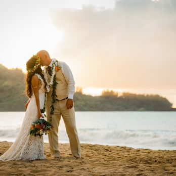 Photography By Keri Cooper - Wedding during sunset at Hanalei Bay, Kauai. Photography by Keri Cooper - Session Photography Near Me Photography By Keri Cooper - Wedding during sunset at Hanalei Bay, Kauai. Photography by Keri Cooper - Session Photography Near Me