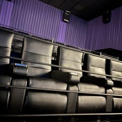 Cinemark Tinseltown USA - Seating