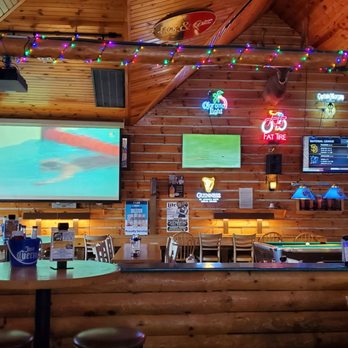Club Paragon - Sitting ares and pool table - American Near Me - Milwaukee, Wisconsin