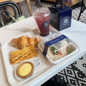 Paris Baguette - Bakeries Near Me - Olivette, Missouri